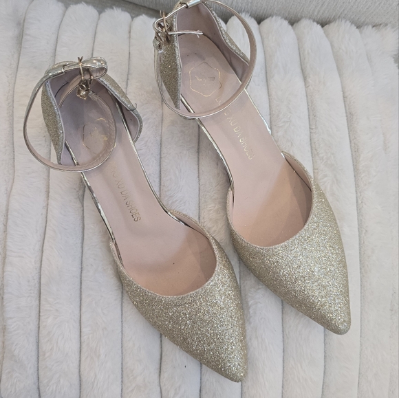 Elegant Gold Glitter Women's Shoes - Picture 4 of 15